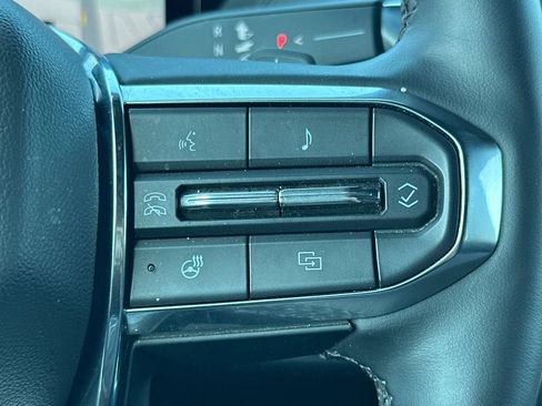 Used 2025 GMC Yukon Denali AWD/4WD image 36