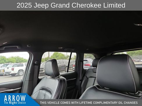 Used 2025 Jeep Grand Cherokee Limited AWD/4WD image 22