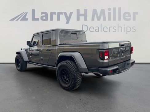 Used 2025 Jeep Gladiator Sport AWD/4WD image 3