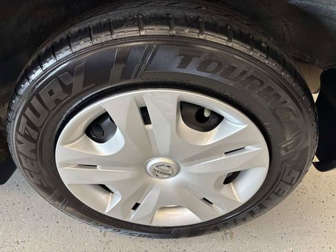 Used 2012 Nissan Versa 1.8 S image 20