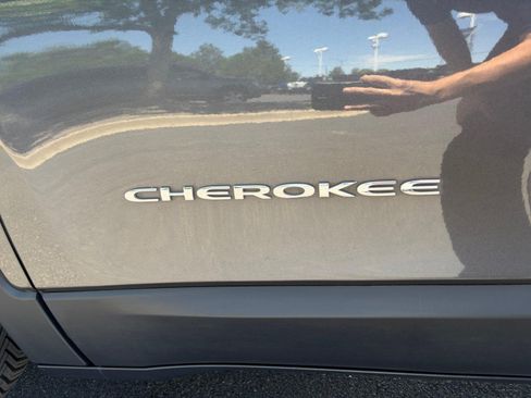 Used 2020 Jeep Cherokee Limited FWD image 31