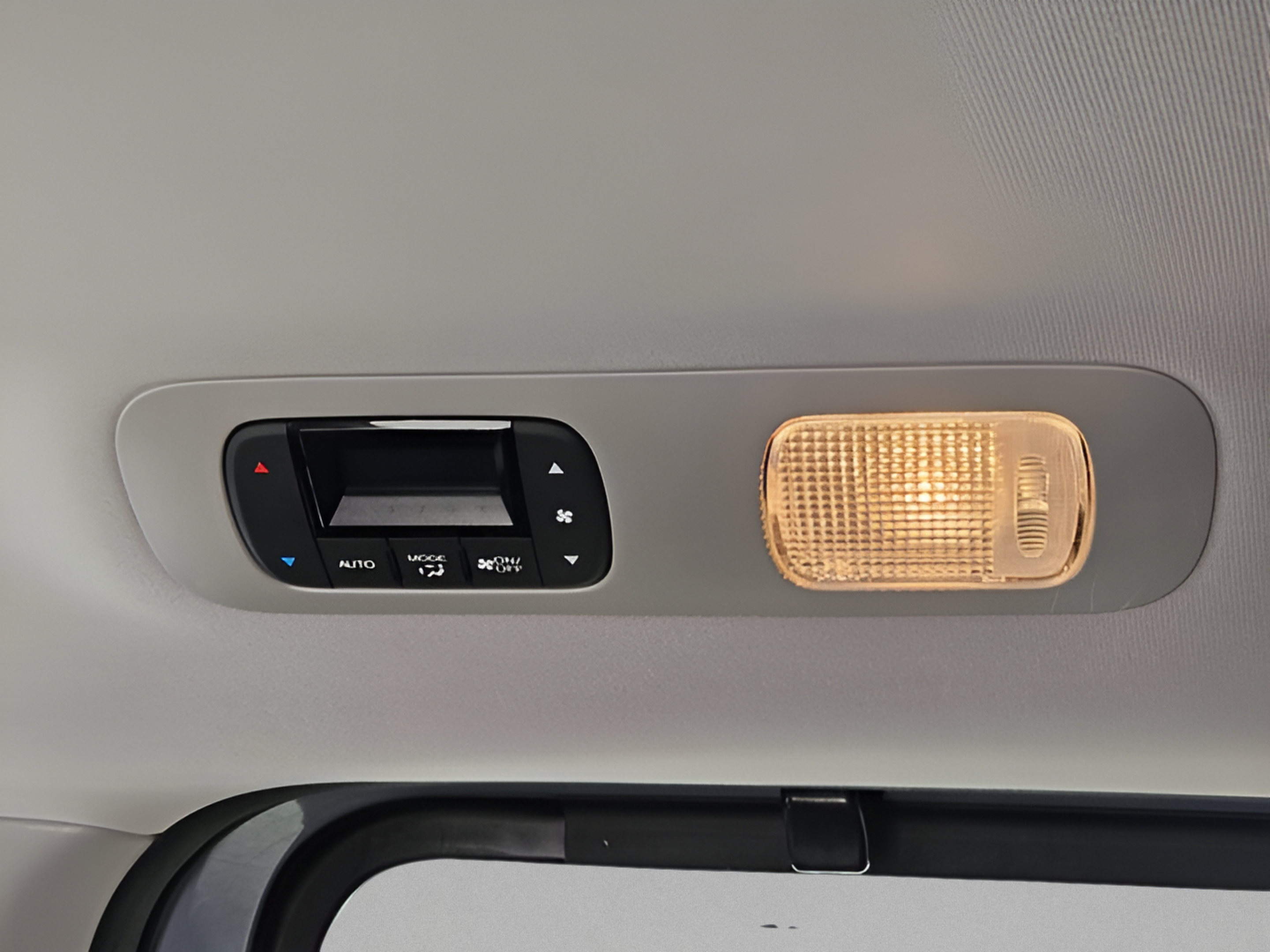 Used 2024 Honda Odyssey Elite image 13