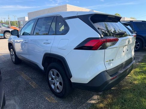 Used 2022 Toyota RAV4 LE AWD/4WD image 6