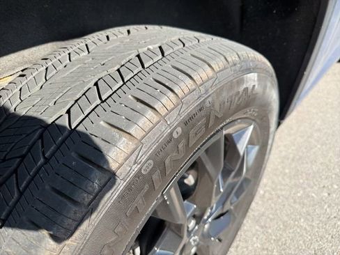 Used 2024 Chevrolet Traverse LS w/ Midnight/Sport Edition image 4