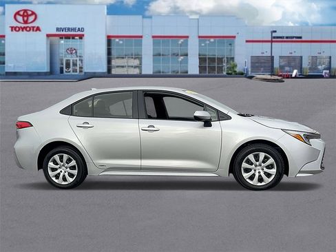 Used 2024 Toyota Corolla LE image 3