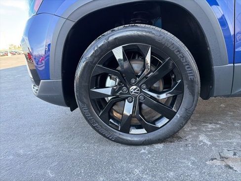 Used 2022 Volkswagen Taos SE w/ Panoramic Sunroof Package image 11