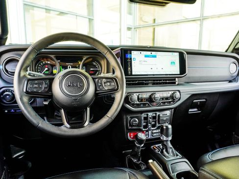Used 2024 Jeep Wrangler Unlimited Rubicon 4xe AWD/4WD image 15