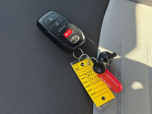 Used 2025 Toyota Tacoma TRD Off-Road image 21