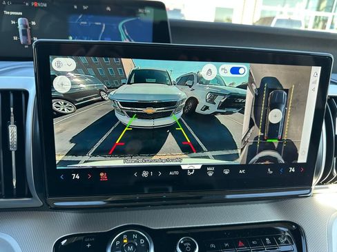 New 2025 Ford Expedition Active image 12