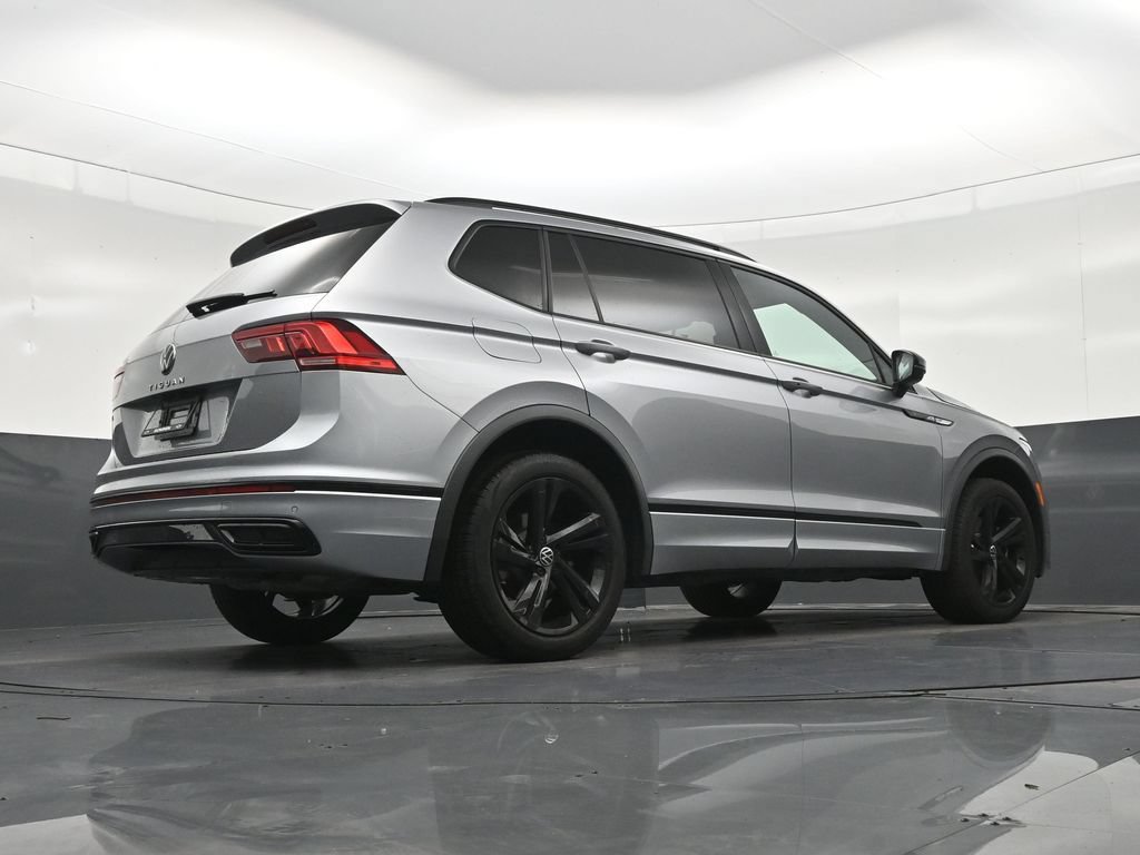 Used 2023 Volkswagen Tiguan SE R-Line FWD image 26