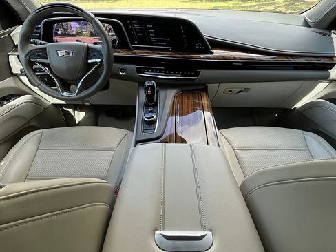 Used 2024 Cadillac Escalade ESV Premium Luxury Platinum AWD/4WD image 9