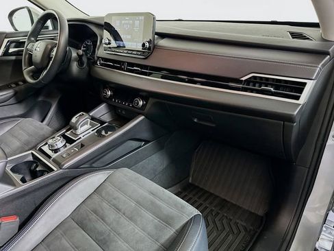 Used 2024 Mitsubishi Outlander SE image 29