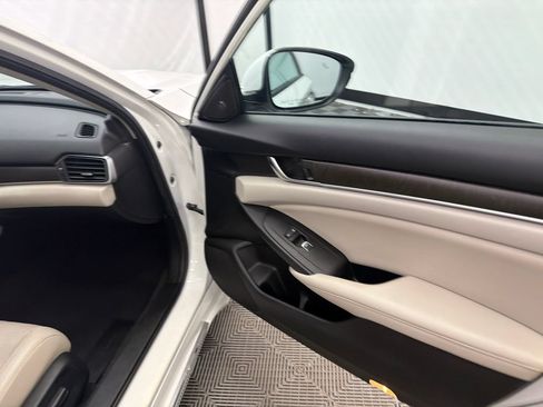 Used 2021 Honda Accord Touring image 16