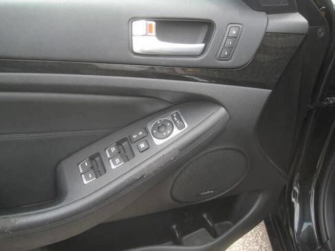 Used 2015 Kia Cadenza Premium w/ Luxury Package image 17