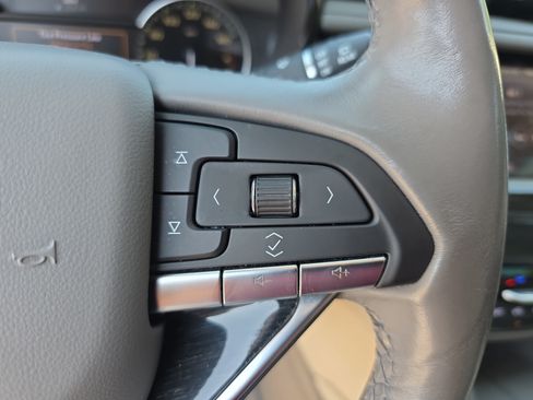 Used 2020 Cadillac XT6 Premium Luxury FWD image 16