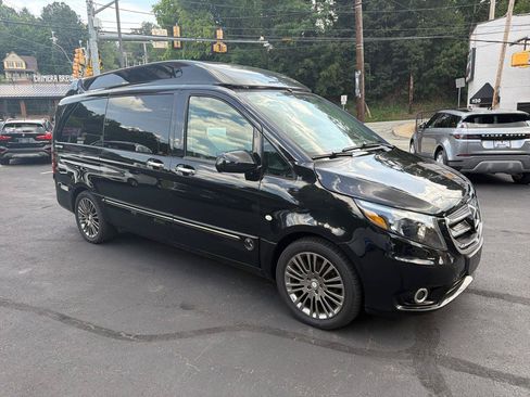 Used 2019 Mercedes-Benz Metris Passenger image 3
