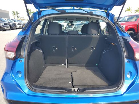 Used 2023 Nissan Kicks S image 11