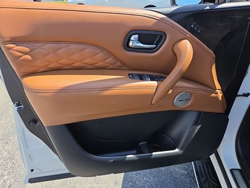 Used 2021 INFINITI QX80 Sensory image 31