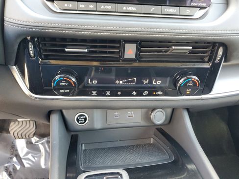 Used 2022 Nissan Rogue SV FWD image 23