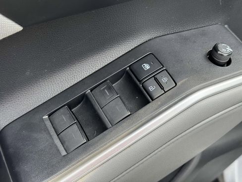 Used 2022 Toyota Highlander LE image 16