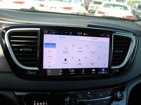 Used 2025 Chrysler Pacifica Select FWD image 20