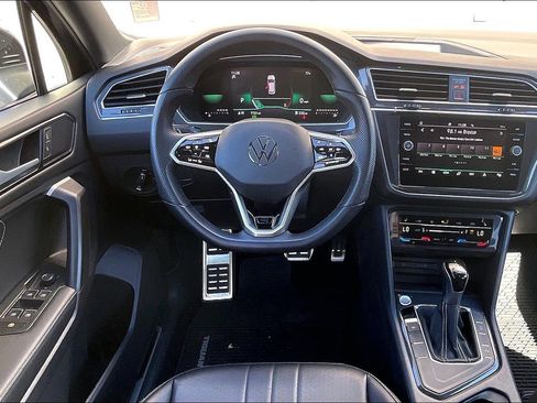 Certified 2023 Volkswagen Tiguan SE R-Line image 4