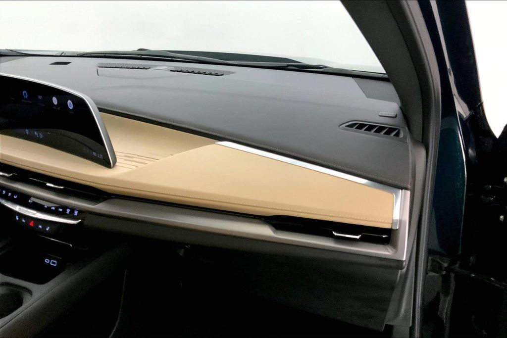 Used 2024 Cadillac XT4 Premium Luxury w/ Cold Weather Package FWD image 23