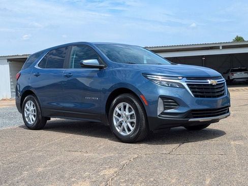 Used 2024 Chevrolet Equinox LT FWD image 2