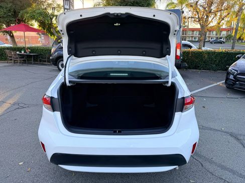Used 2022 Toyota Corolla LE image 11