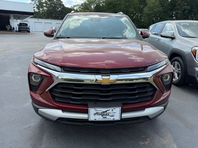 Used 2025 Chevrolet TrailBlazer LT AWD/4WD image 2