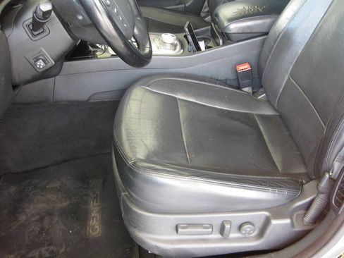 Used 2013 Hyundai Genesis 3.8 w/ Technology Pkg RWD image 22