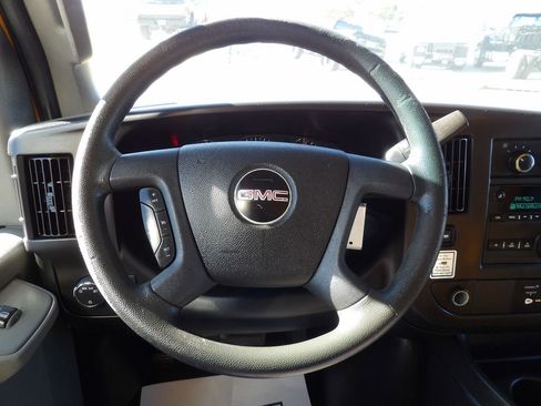 Used 2017 GMC Savana 3500 Extended image 20