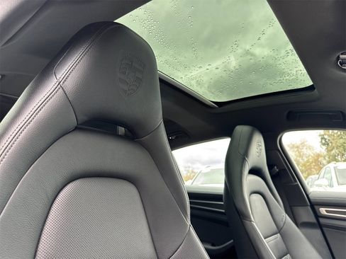 Used 2023 Porsche Panamera 4 image 18