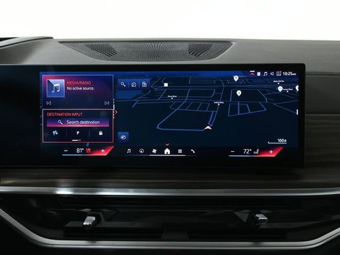 Certified 2024 BMW X5 xDrive50e w/ Premium Package image 22