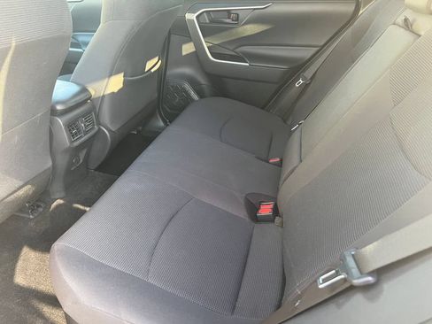 Used 2019 Toyota RAV4 LE AWD/4WD image 12