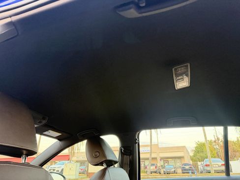 Used 2017 Volkswagen Golf R 4-Door image 15