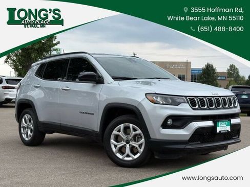 Used 2025 Jeep Compass Latitude AWD/4WD image 1
