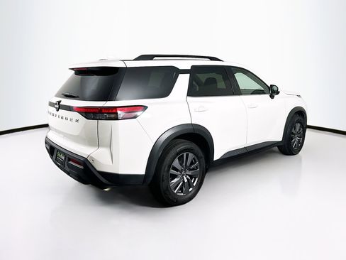 Used 2025 Nissan Pathfinder SV image 9