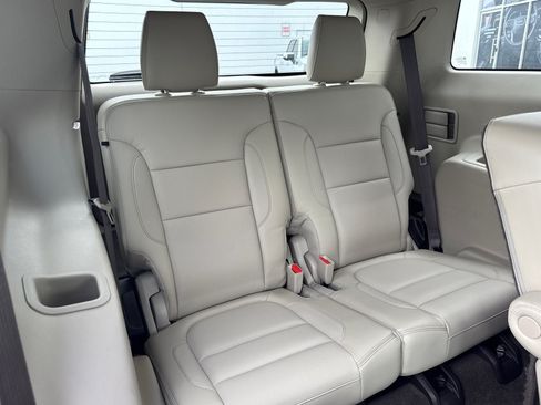 Certified 2019 GMC Acadia Denali w/ Technology Package FWD image 18