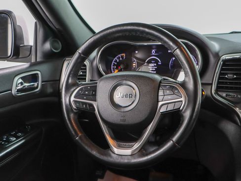 Used 2018 Jeep Grand Cherokee Altitude image 12