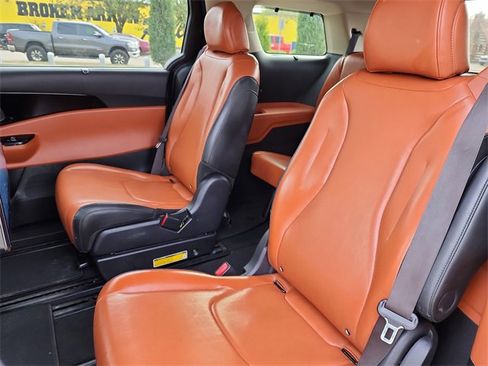 Used 2022 Kia Carnival SX image 15