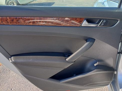 Used 2012 Volkswagen Passat 2.5 SEL image 16