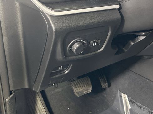 Used 2023 Jeep Grand Cherokee Laredo w/ Luxury Tech Group I image 10