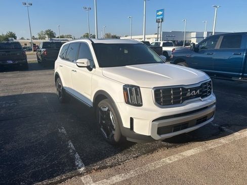 Used 2023 Kia Telluride S w/ S Sunroof Package image 3