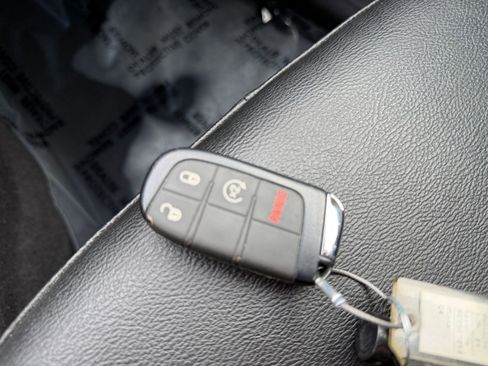 Used 2025 Jeep Compass Limited image 25