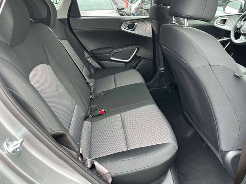 Used 2025 Kia Soul LX w/ LX Technology Package FWD image 9