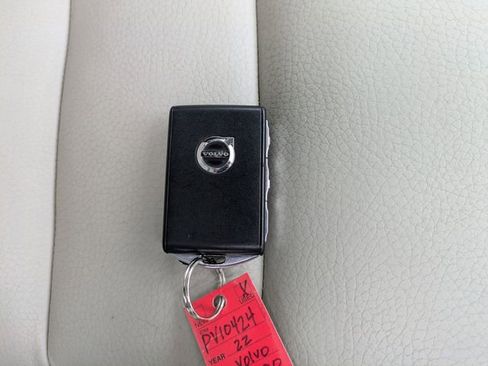 Used 2022 Volvo XC90 T6 Momentum w/ Advanced Package image 26