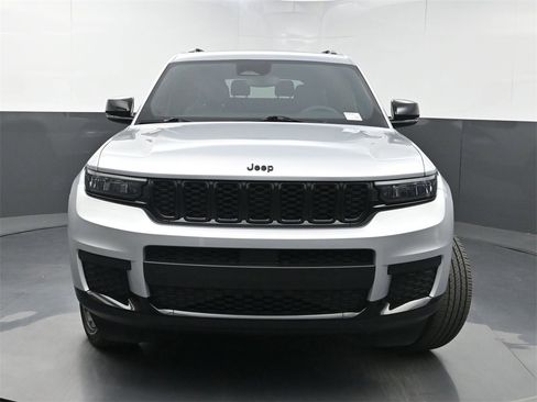 Used 2023 Jeep Grand Cherokee L Laredo image 43