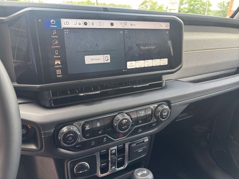 Used 2025 Jeep Wrangler Unlimited Sahara AWD/4WD image 20
