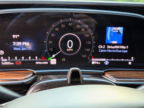 Used 2023 Cadillac Escalade Premium Luxury AWD/4WD image 29